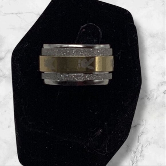 Bunny Logo Stainless Steel Unisex Gold Tone Ring With Textured Finish Size 7 - Picture 7 of 7